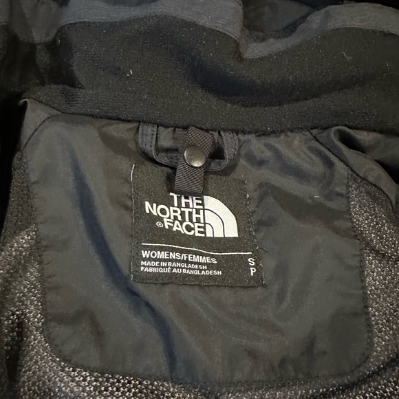 The North Face Women’s black Raincoat - Picture 3 of 15